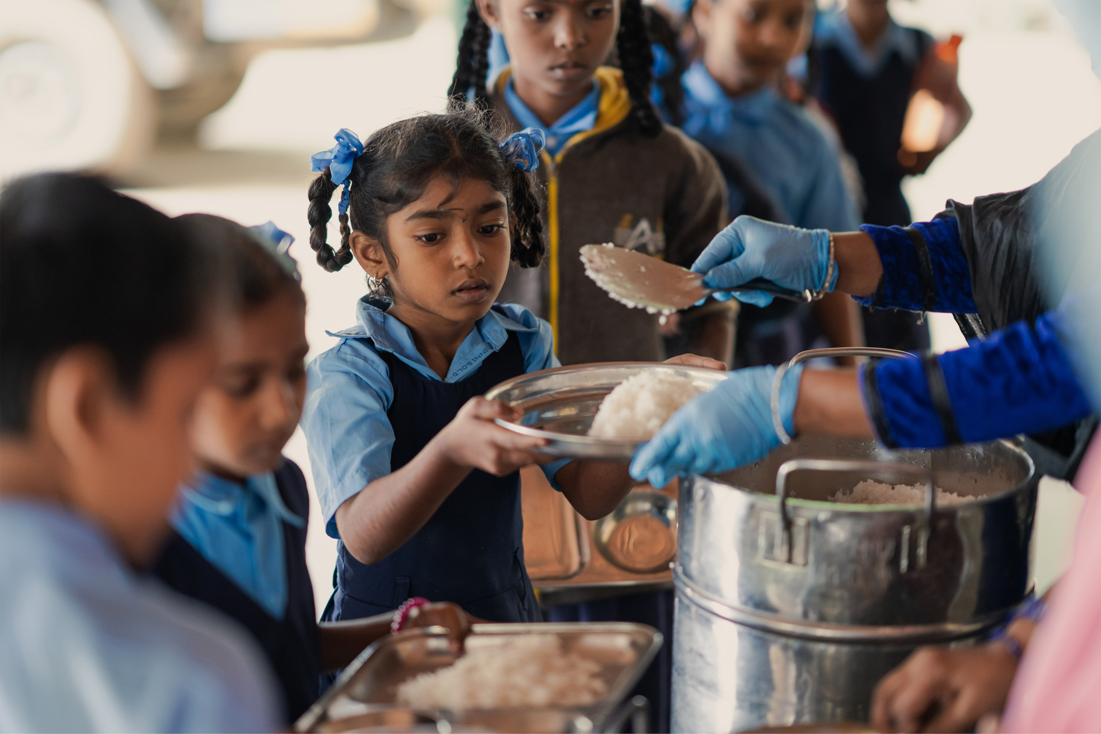 school girls eating