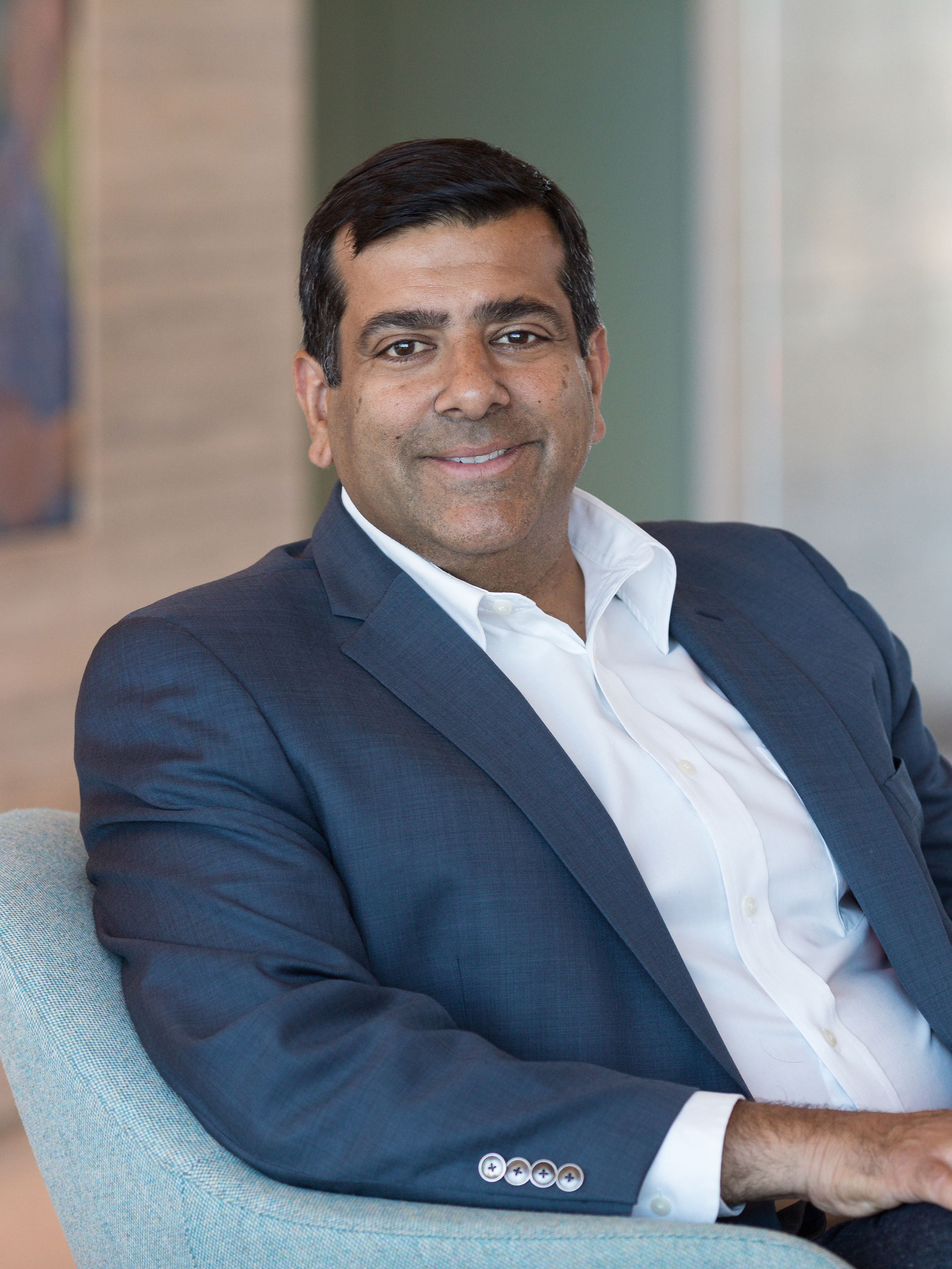 Girish Mirchandani Page Photo